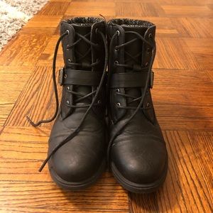 Black winter boots